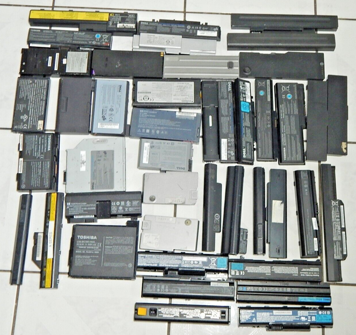Lot of 43 Lithium Ion Laptop Notebook Batteries for Scrap  Cell Recovery