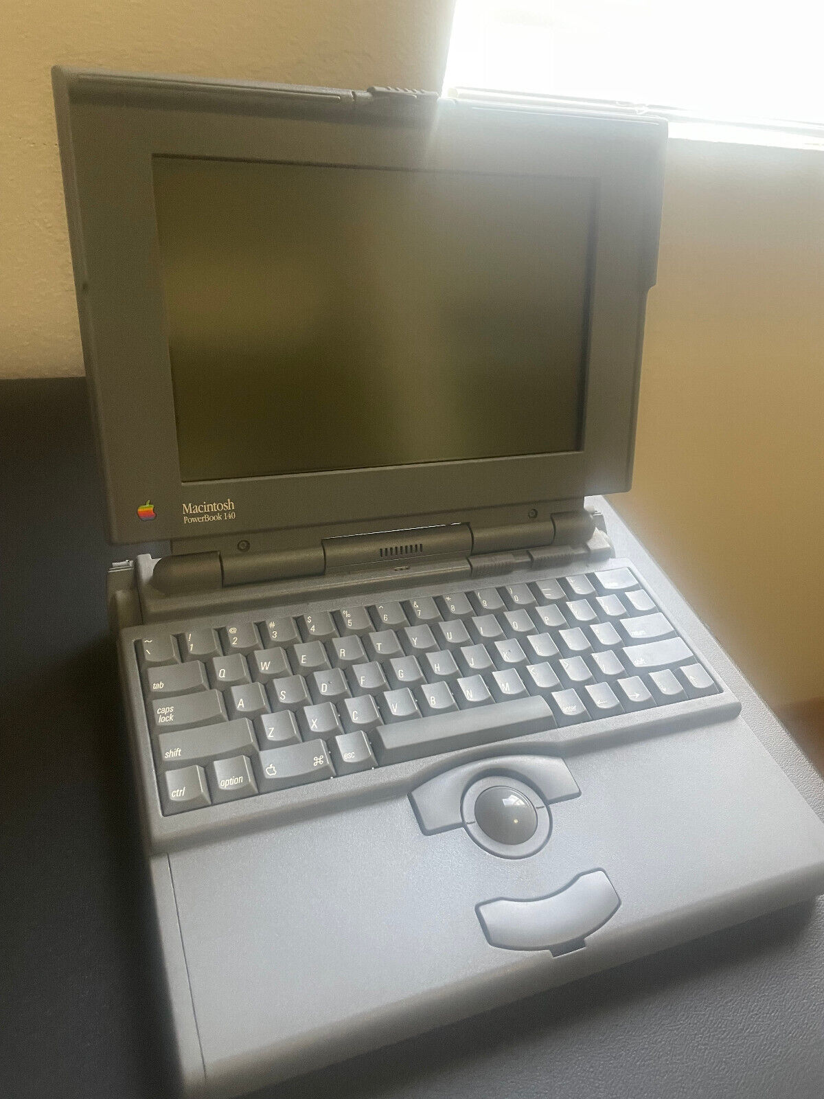 Apple Macintosh PowerBook 140 Laptop