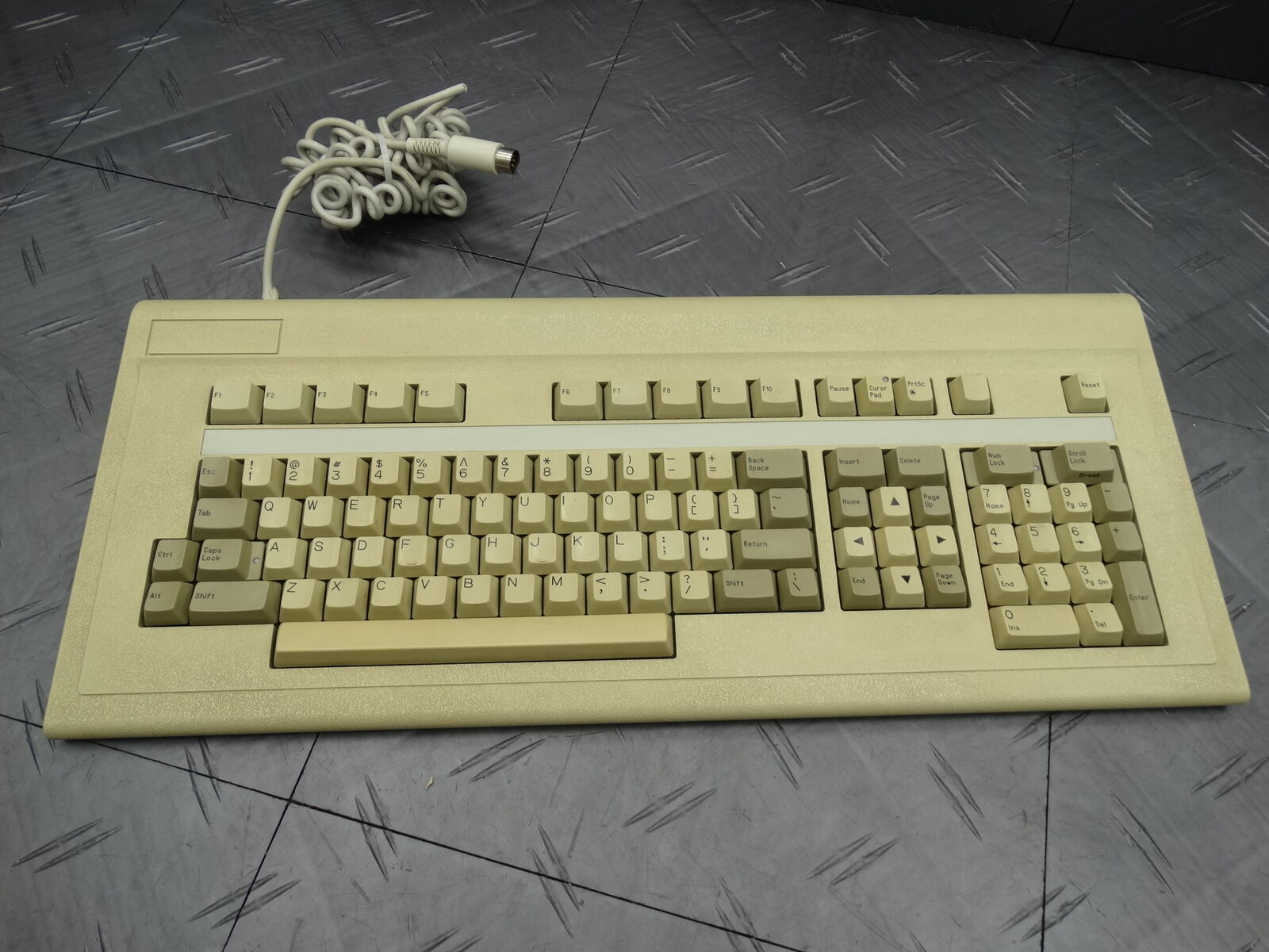 Mechanical Vintage Keyboard PN:24358 XT/AT Connection Made in USA 1987
