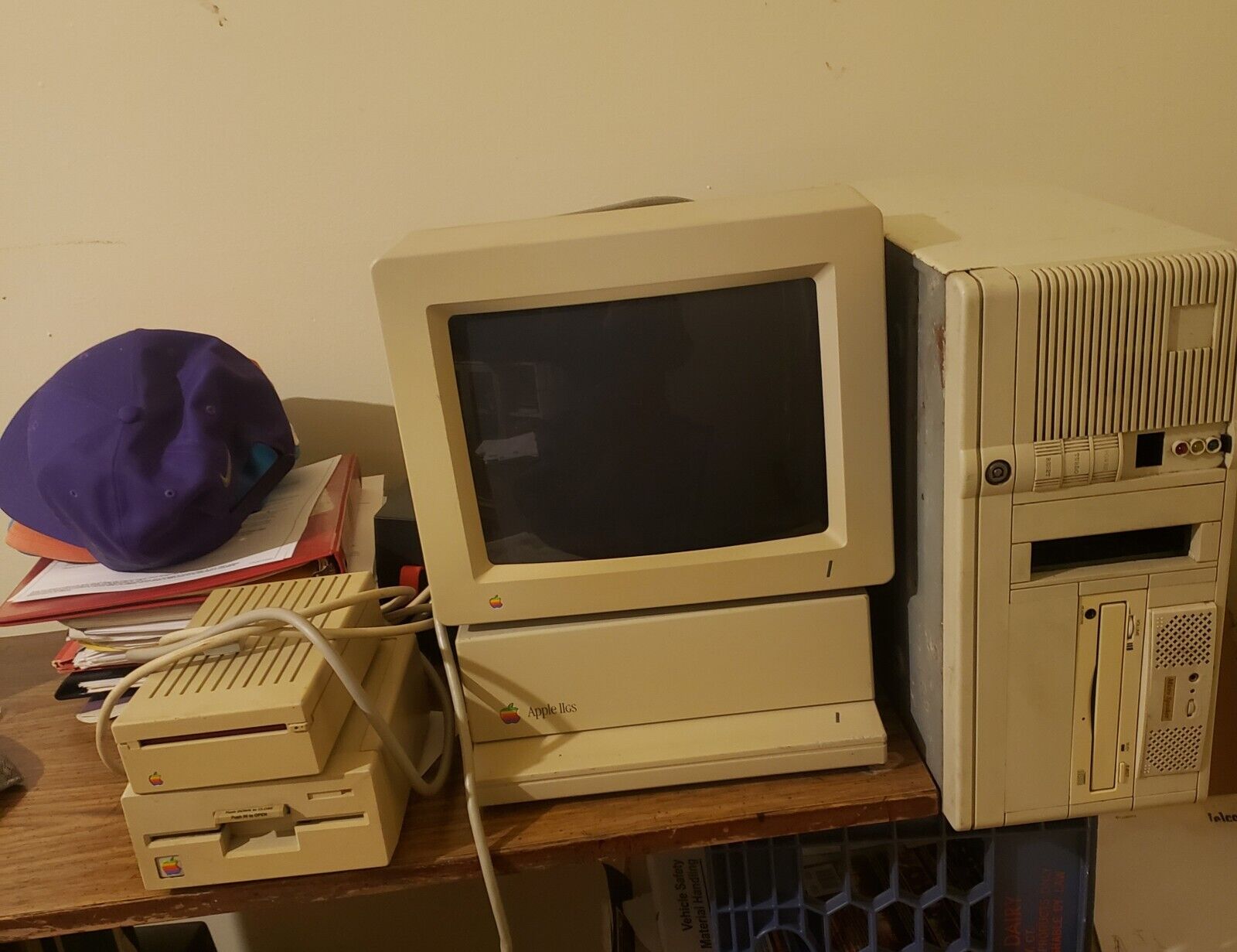 Apple IIGS Computer Excellent With Boxes Monitor Drives Floppy disk/Hard drive