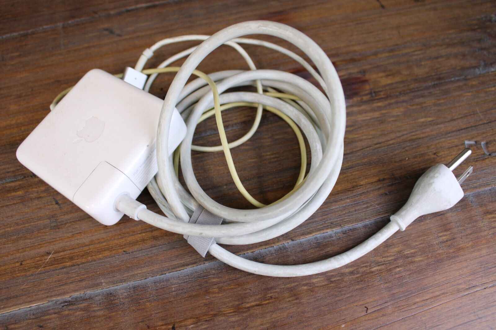 OEM Apple Power Supply Cord/Plug Adapter Charger Magsafe MacBook Original Apple