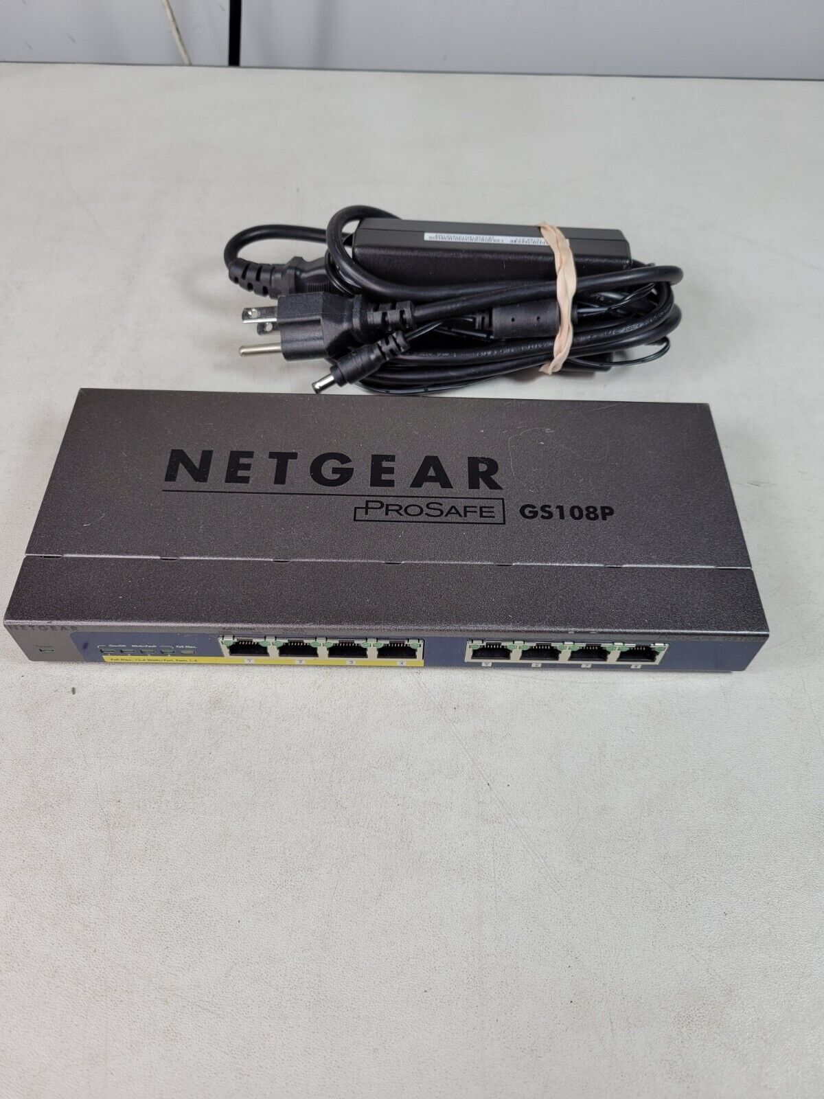 (USED) Netgear ProSafe GS108P 8-Port Gigabit  PoE Ethernet Switch