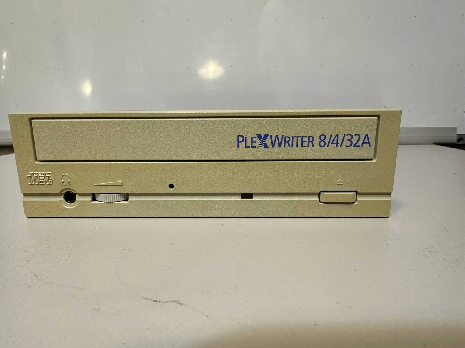 1999 Plextor PlexWriter 8/4/32A PX-W8432Ti Optical Drive Off White  PARTS/REPAIR