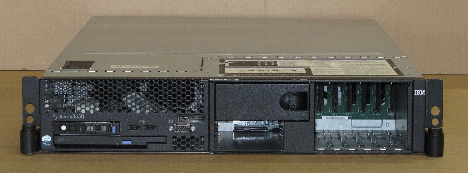 IBM X3650 2U Server 2 x DUAL-Core XEON X5063 3.2Ghz, 2Gb RAM, DVD Combo