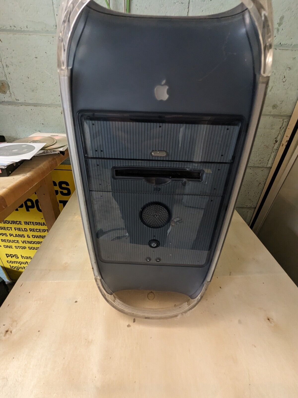 Apple PowerMac G4 (AGP Graphics), 450mHz 256MB RAM  M7232LL/A NO DISK OS