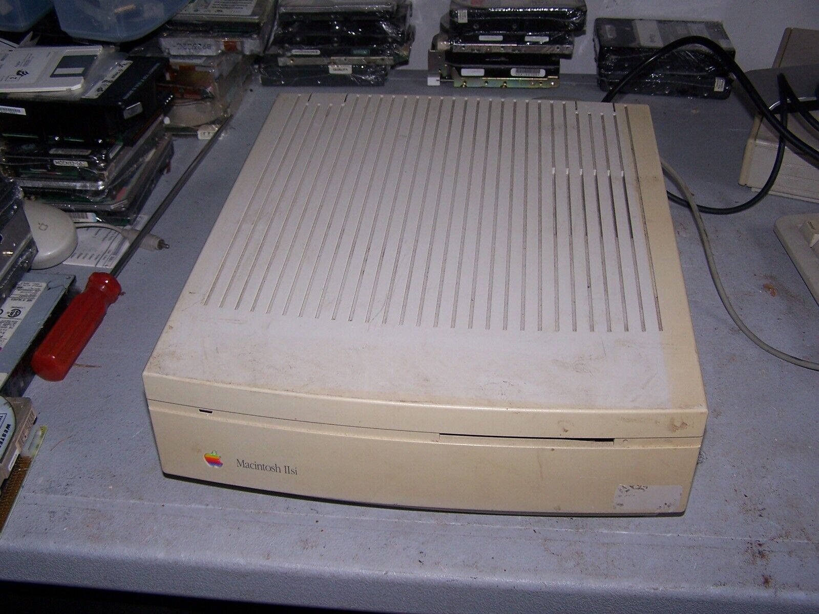 Apple Macintosh IIsi with Power Supply, Floppy Drive and Logic Board - AS IS