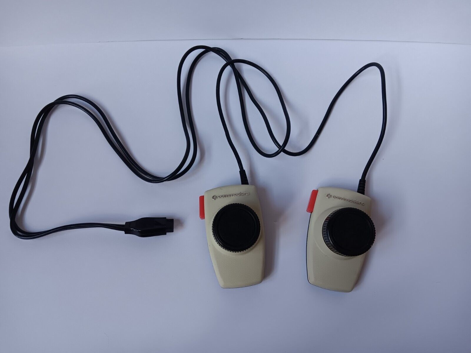 Pair of Commdore 64 Paddles Game Controllers VIC-1312 Tested/Works