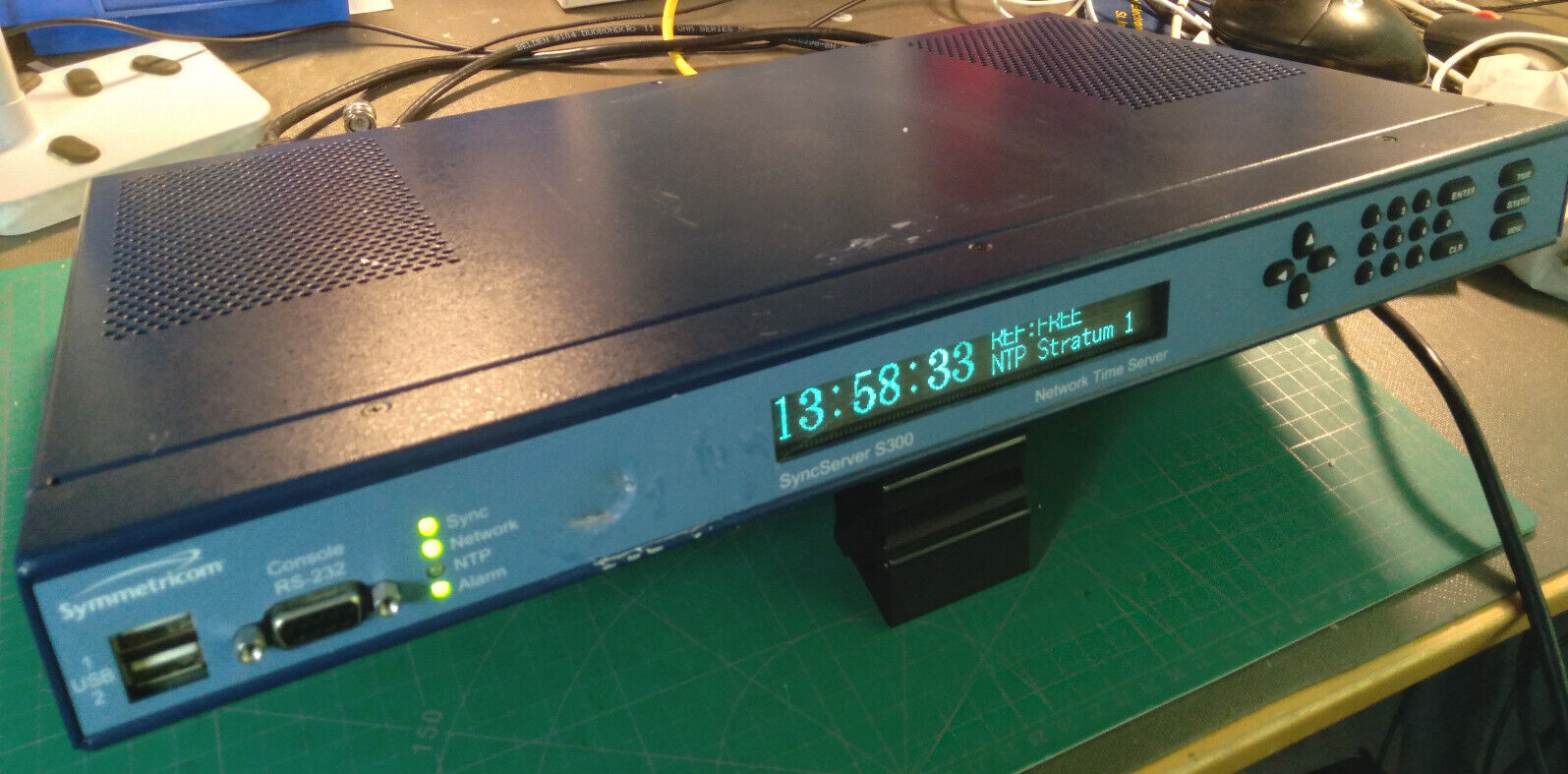 Symmetricom 1520R-S300 SyncServer GPS Network Time Server - Mostly Working