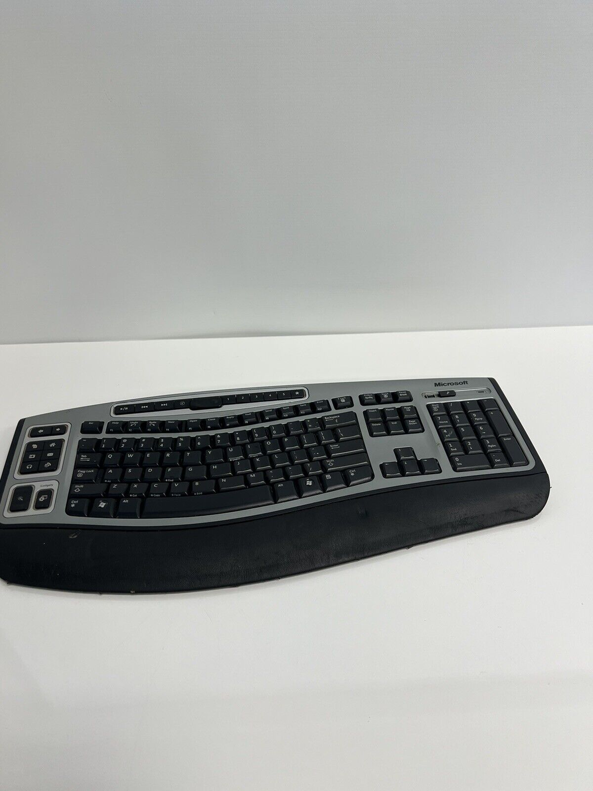 Microsoft Wireless Laser Desktop Ergonomic Keyboard 6000 v2