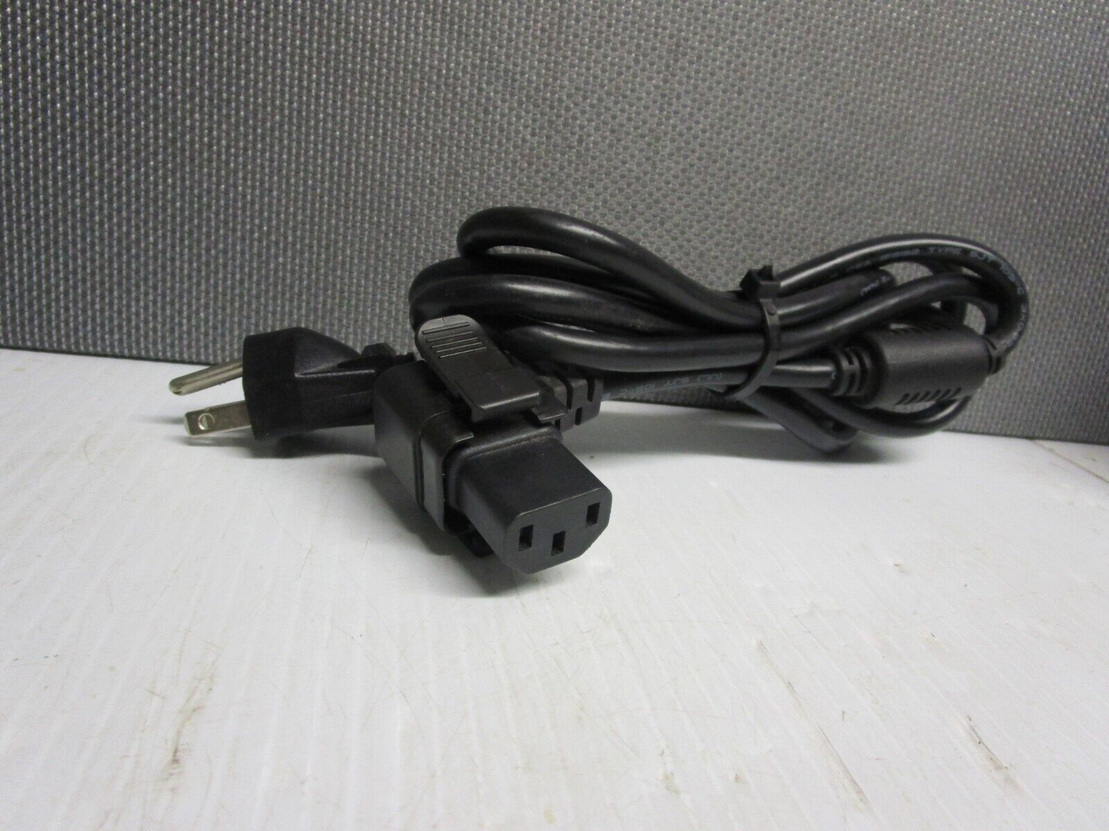 Longwell-P Power Cord  300V CSA 152192 Type SJT with Right Angle and Lock