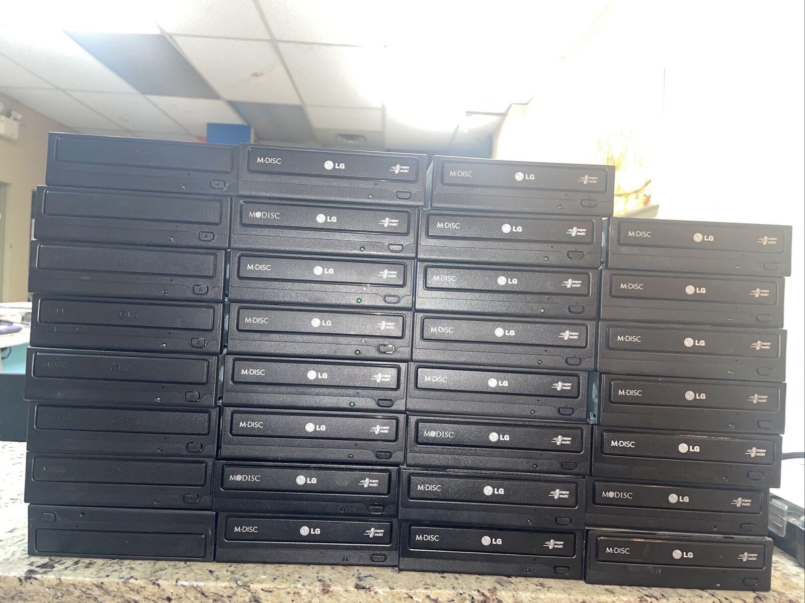 Lot of 30 LG  GH24NSCO  24x DVD Rewriter Super Multi / M-DISC Support SATA