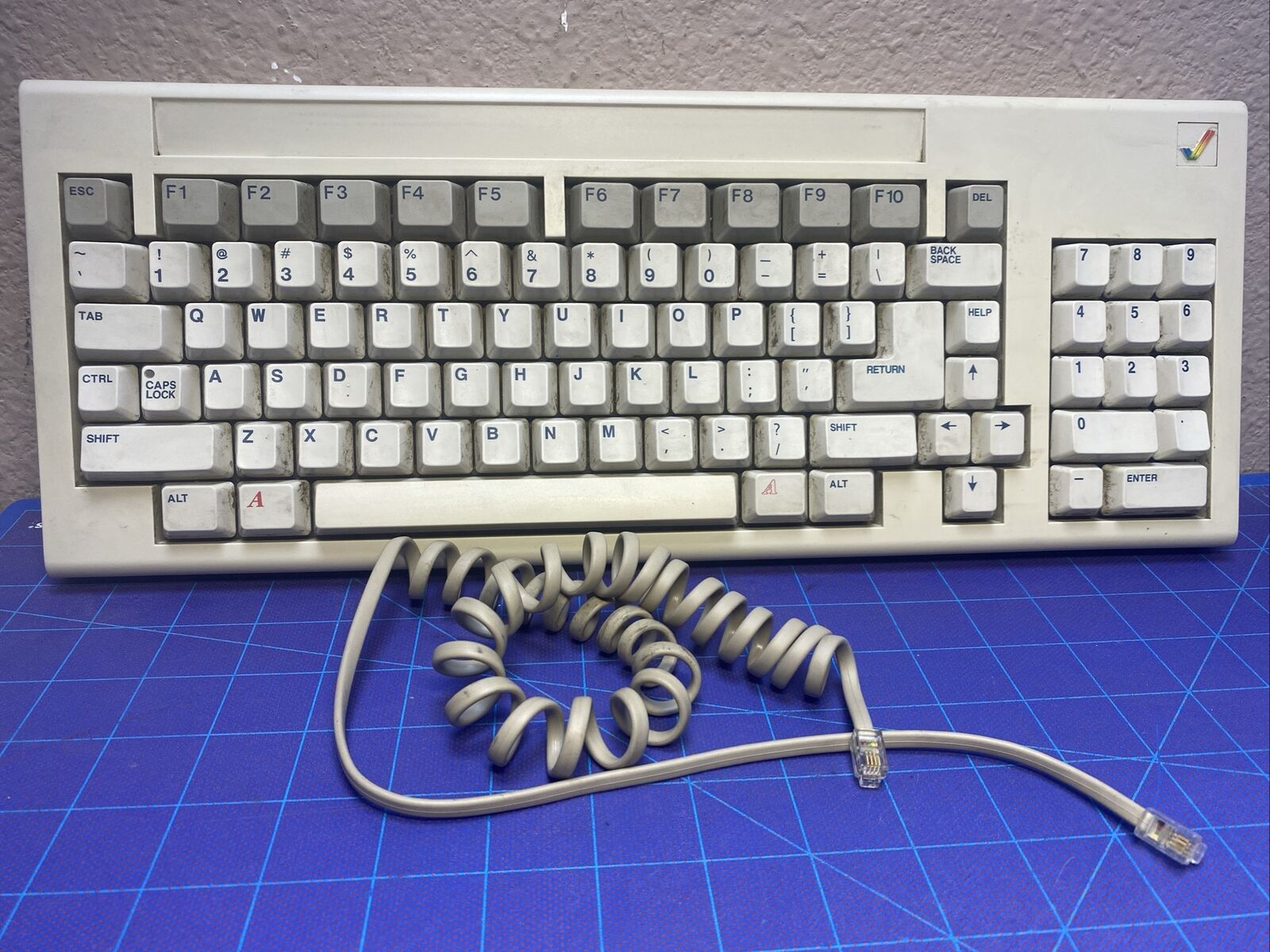 Vintage 1980\'s Commodore AMIGA 1000 Computer Keyboard w Cord Nice