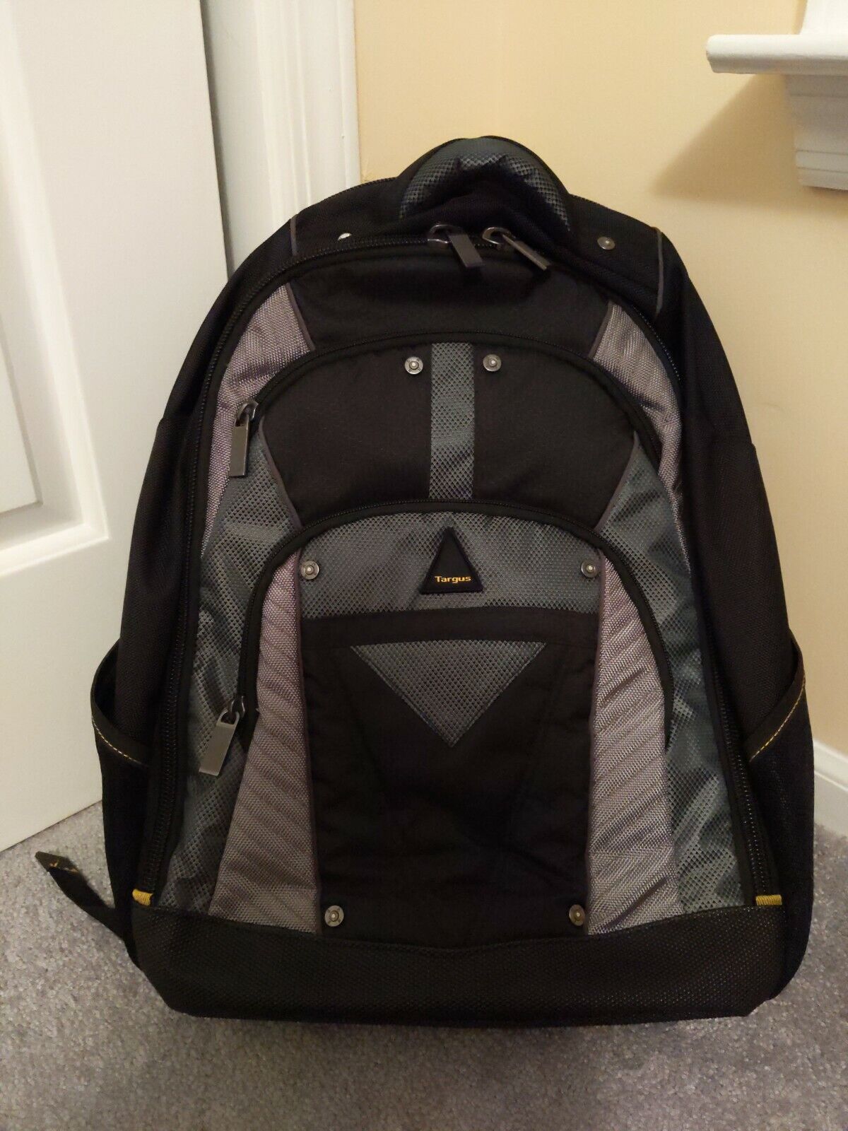 Targus Black & Gray Laptop Backpack Travel Commuter Bag Unused 🔥 NICE