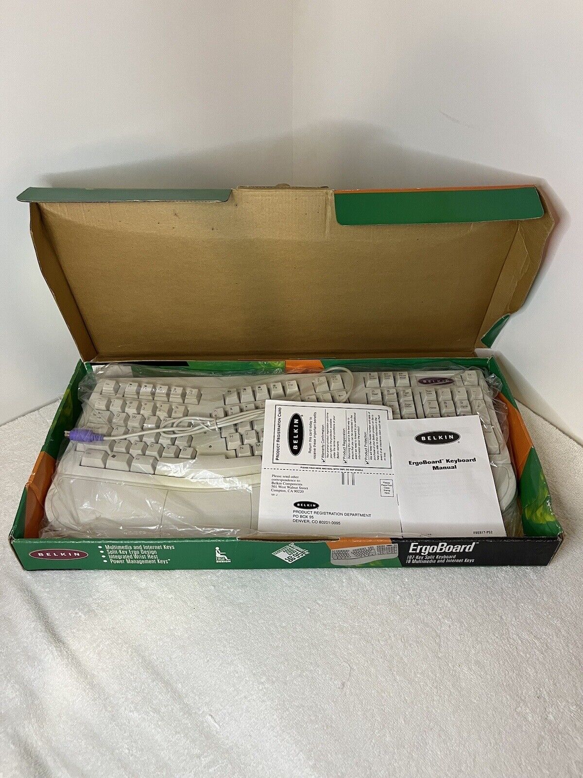 Vintage Belkin ErgoBoard Keyboard PS/2 White F8E817-PS2 2001