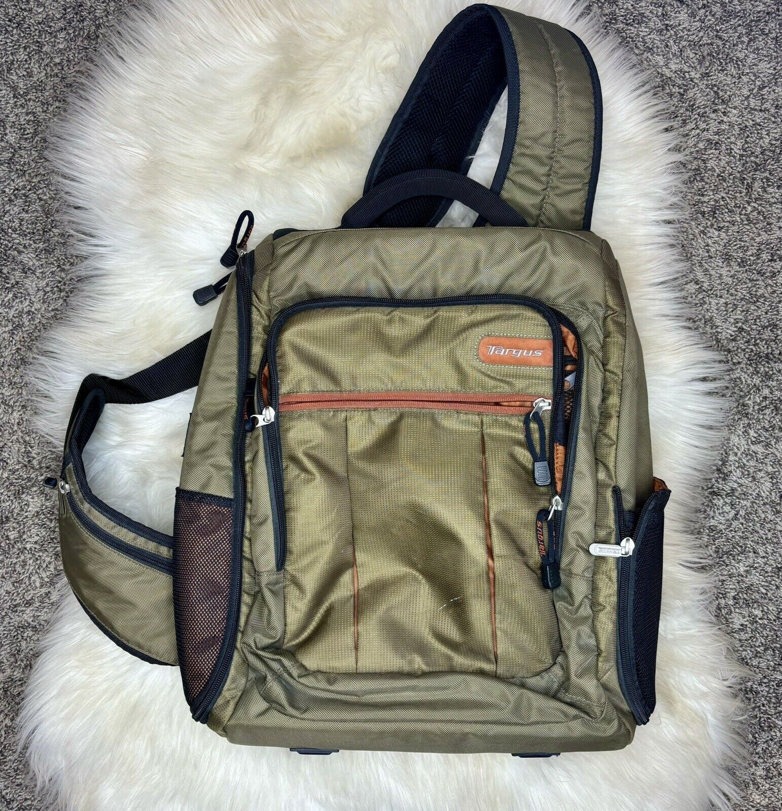 Targus Grove Convertible  Laptop Backpack/Messenger Bag Briefcase Olive Green