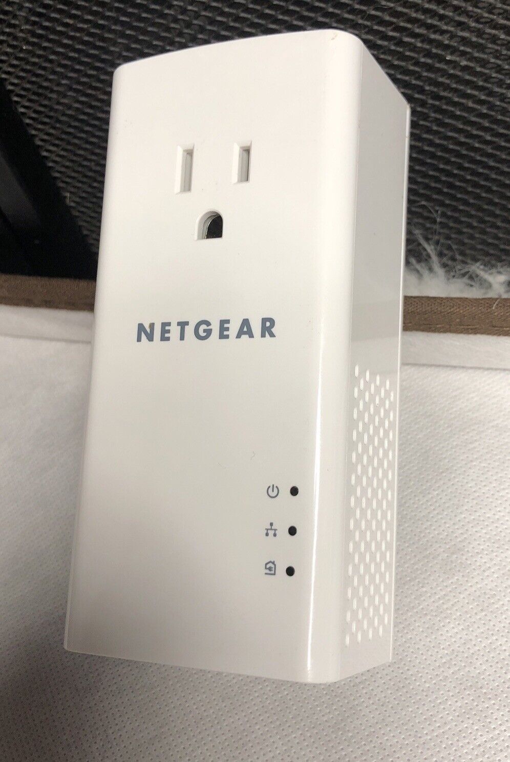 Netgear Powerline 1200 + Extra Outlet PLP1200S Wi-Fi Extender