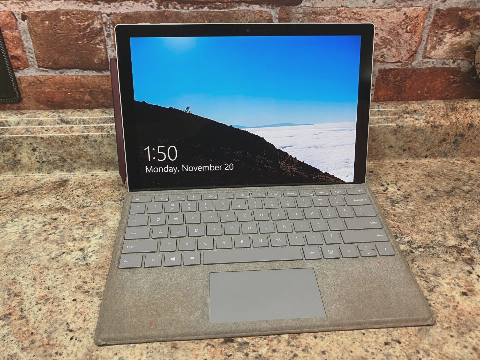 Microsoft Surface Pro 1796 2.6GHz 8GB RAM 128GB Cover, Pen, Office 2021 Lifetime