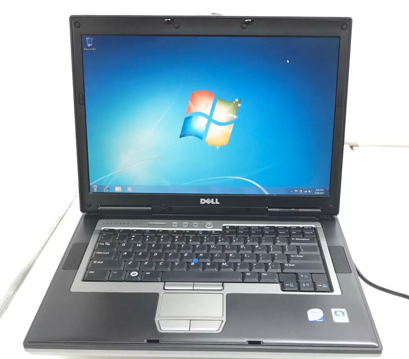 Dell Latitude D830 Laptop 2 Duo CPU T7300 @ 2.00GHz 4GB - Screen has pink lines