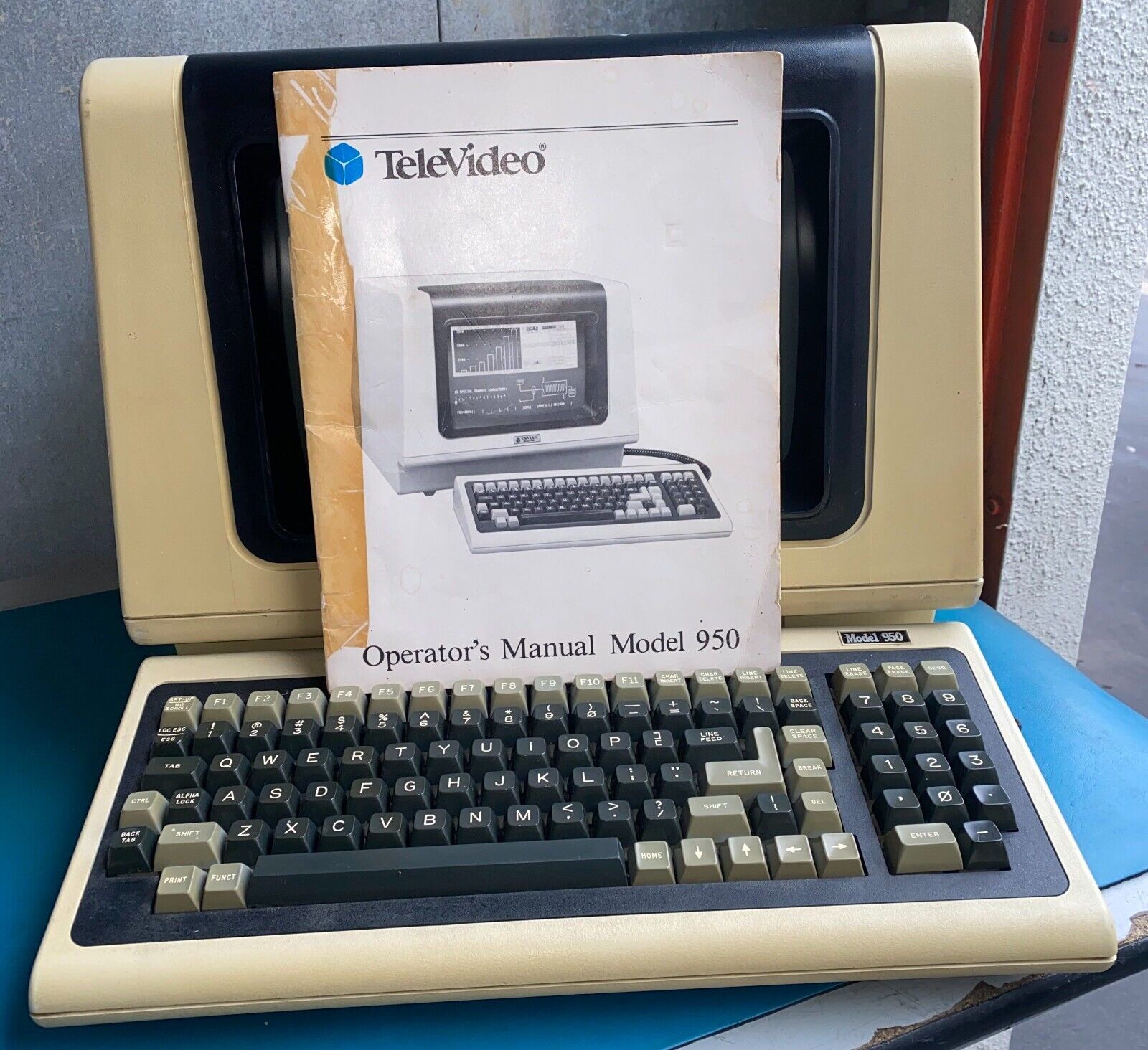 TeleVideo 950 Terminal Computer w/ Keyboard and Manual