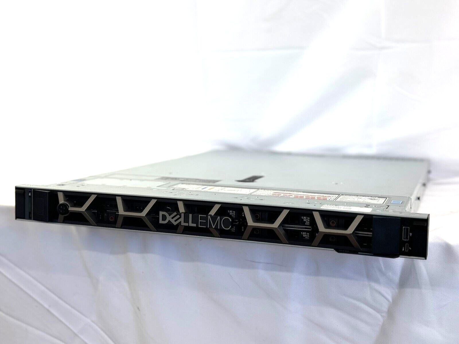 Dell PowerEdge R440 Intel Xeon Silver 4208 128GB PC4 RAM Rack-Mountable Server