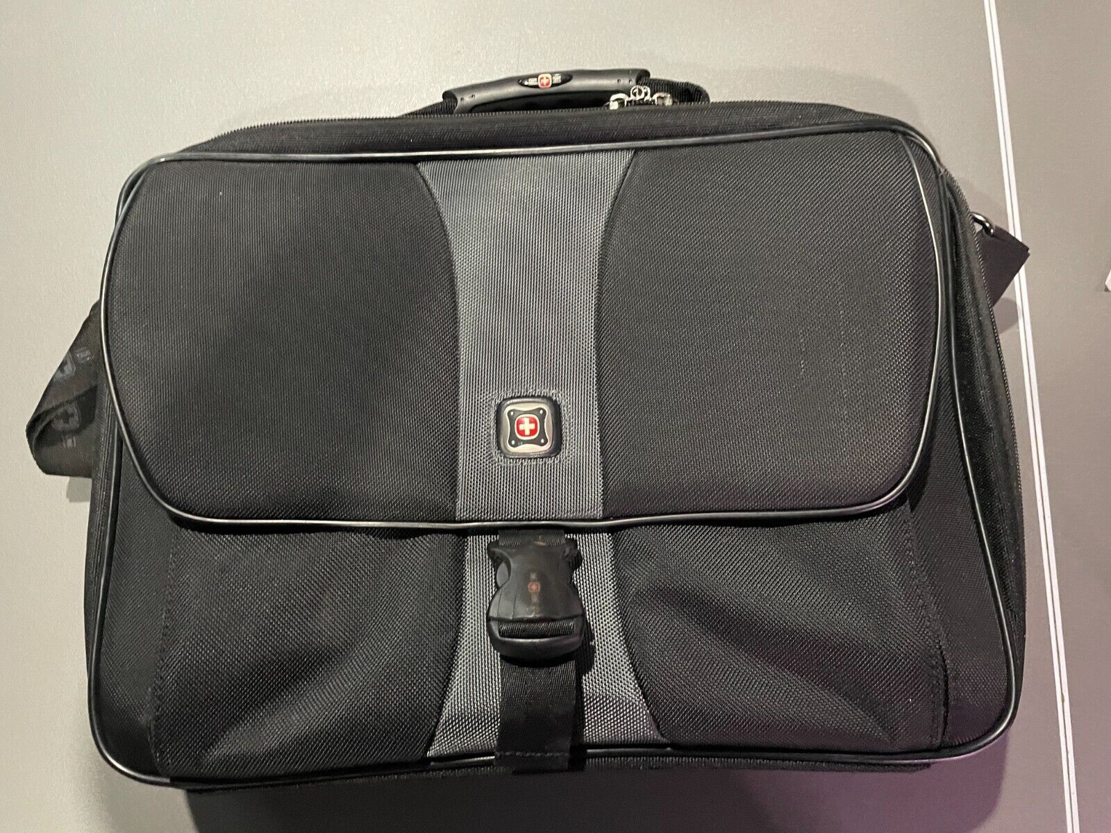 Swissgear by Wenger - 17 Inch Laptop Bag - Black - Great Condition
