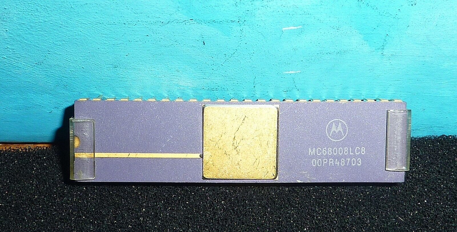 Motorola MC68008LC8 Purple Ceramic/Gold DIP Collectible Microprocessor ~