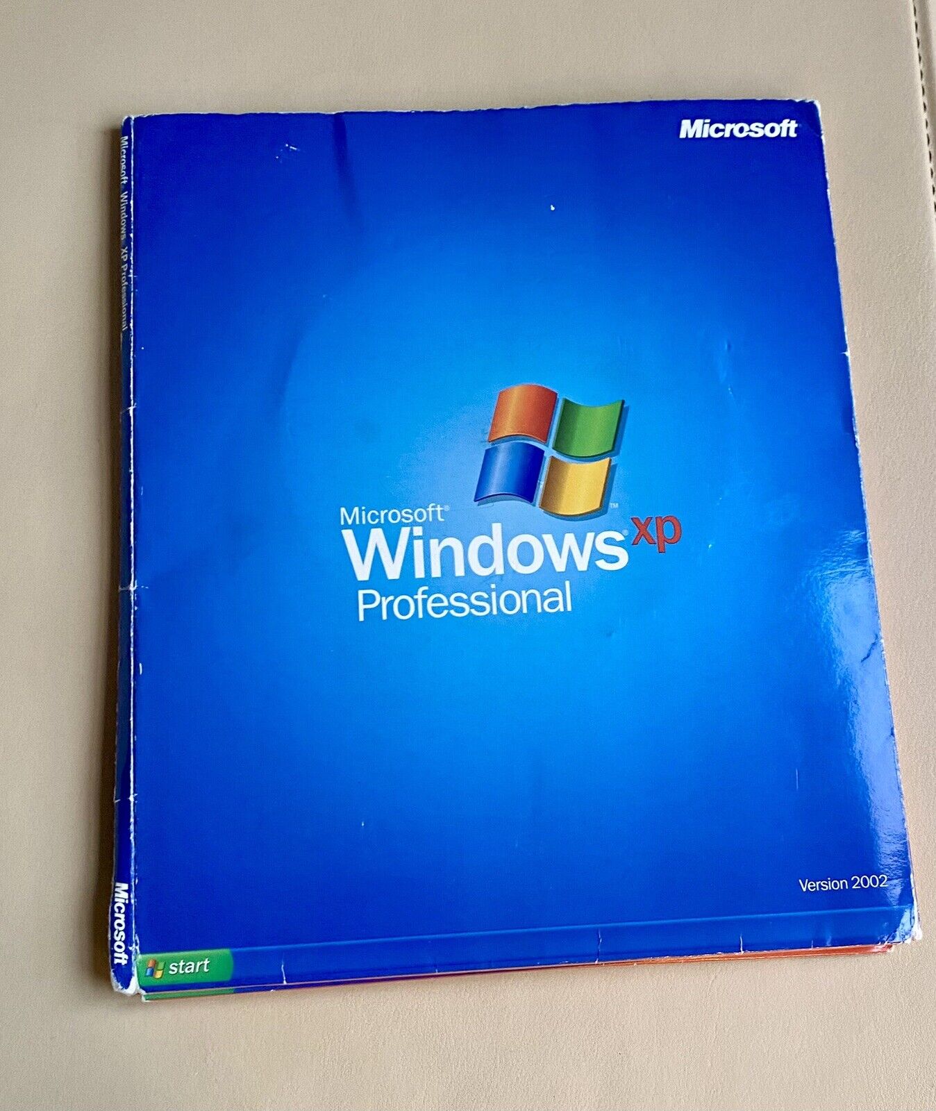 Microsoft Windows XP Professional English 2002 With Incomplete Faded Key
