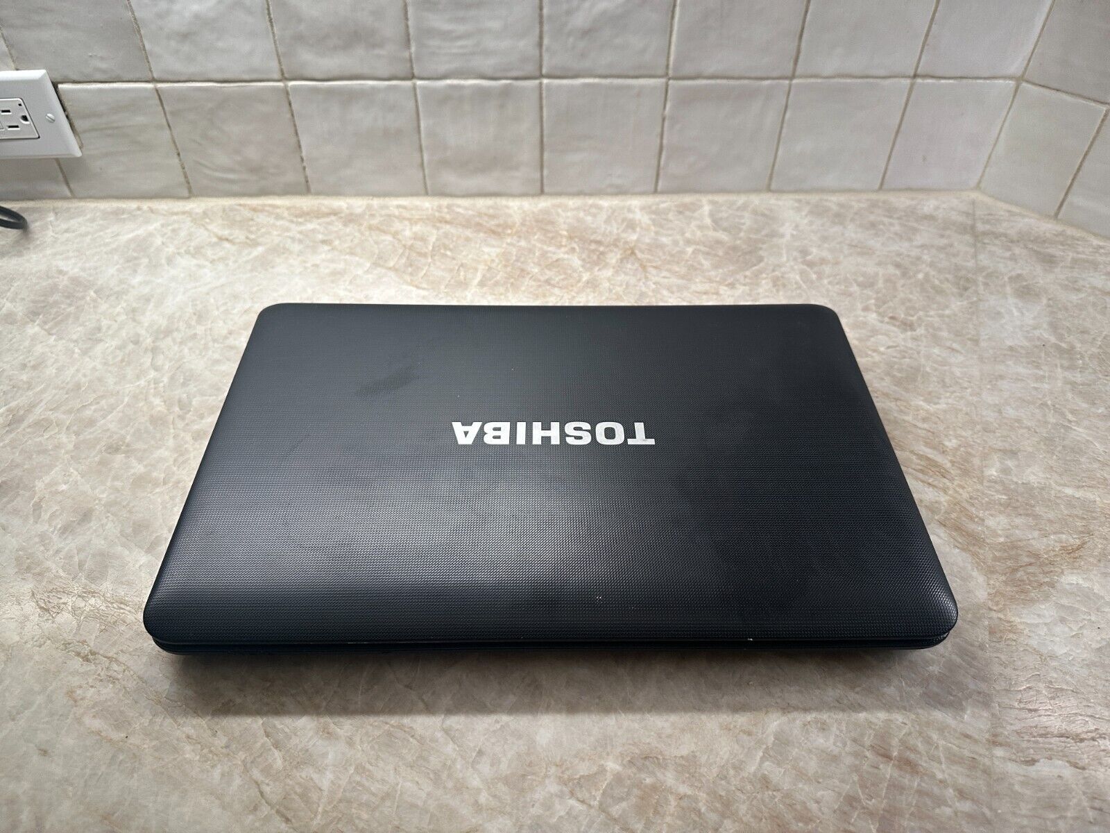 Toshiba Satellite C650D Laptop Windows 7 Home AMD Dual Core 1.3GHz 3GB 320GB DVD