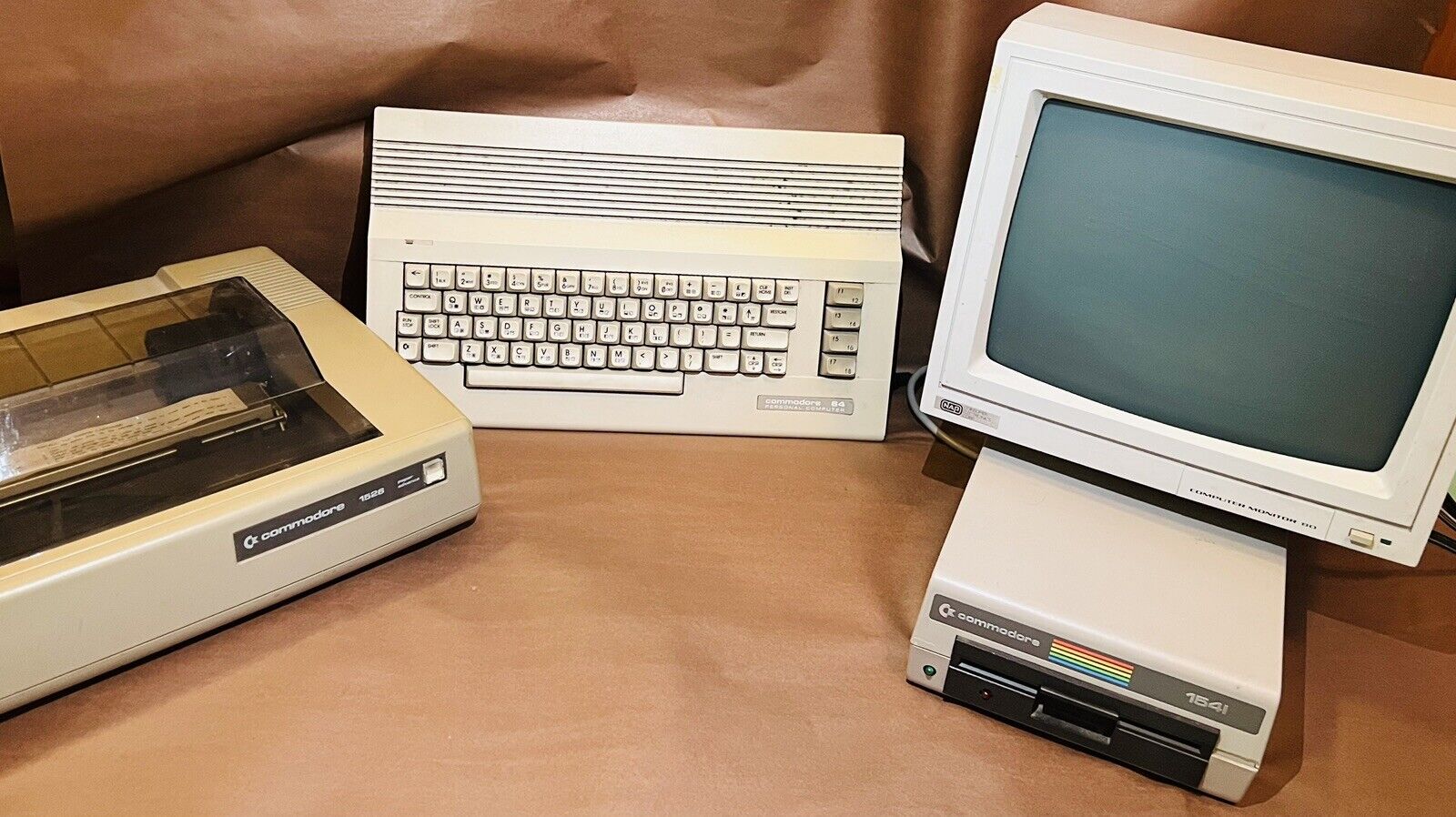 Commodore 64 Computer Large Set, Good Condition- Tested Full Set Please Read