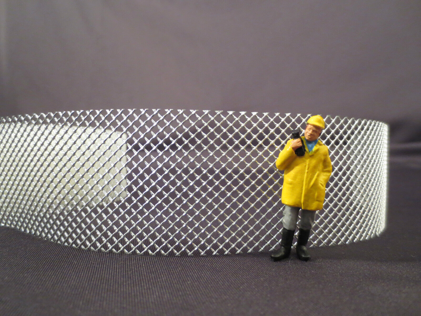 O SCALE CHAIN LINK FENCE / FENCING / LIONEL LAYOUT / BALLAST  / PART / STRUCTURE