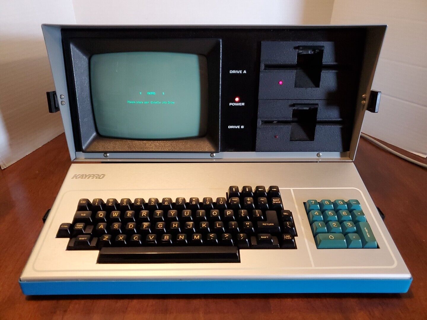 C) Rare Kaypro II 2 Luggable Portable PC Computer W/ Keyboard READ DESCRIPTION