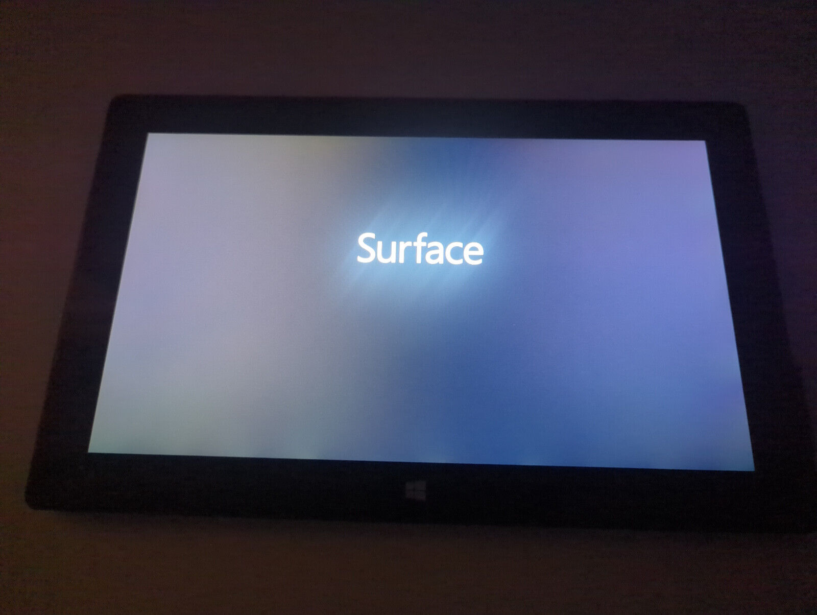 Microsoft Surface RT RT 64GB, Wi-Fi, 10.6in - Dark Titanium *Boot Loop/Battery*