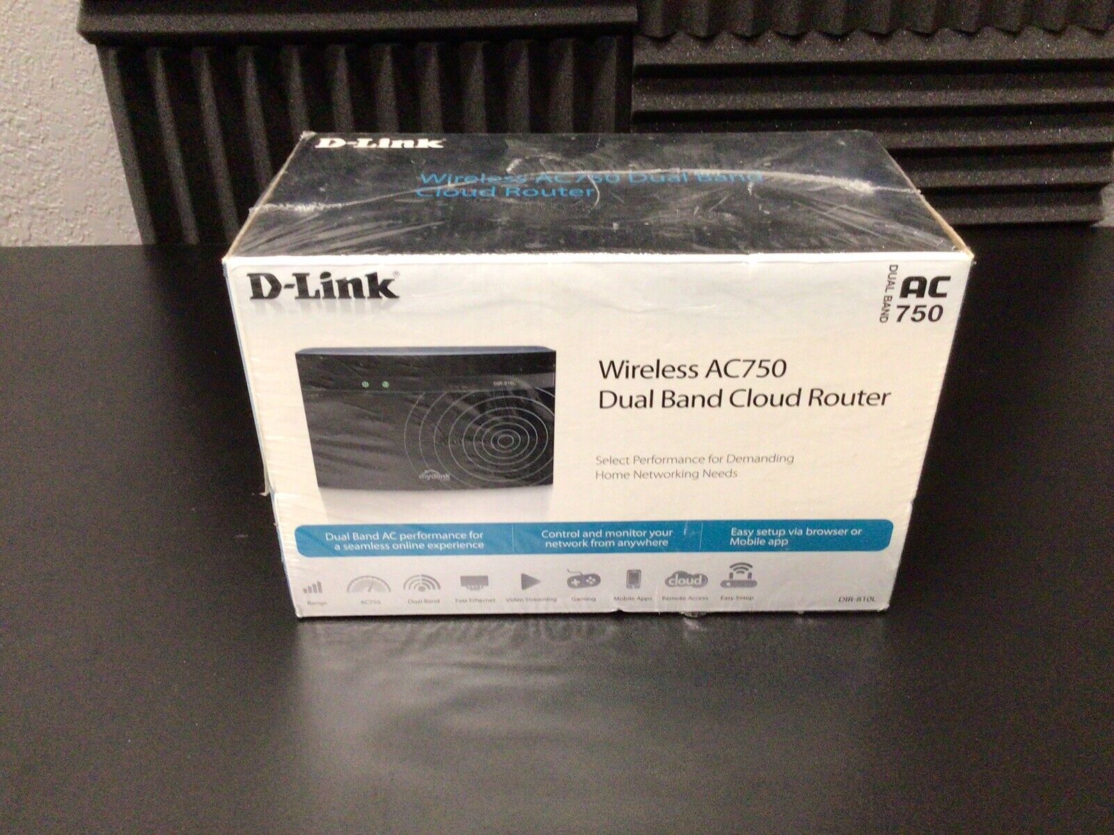 D-Link DIR-810L Wireless AC750 Dual Band Cloud Router New Sealed