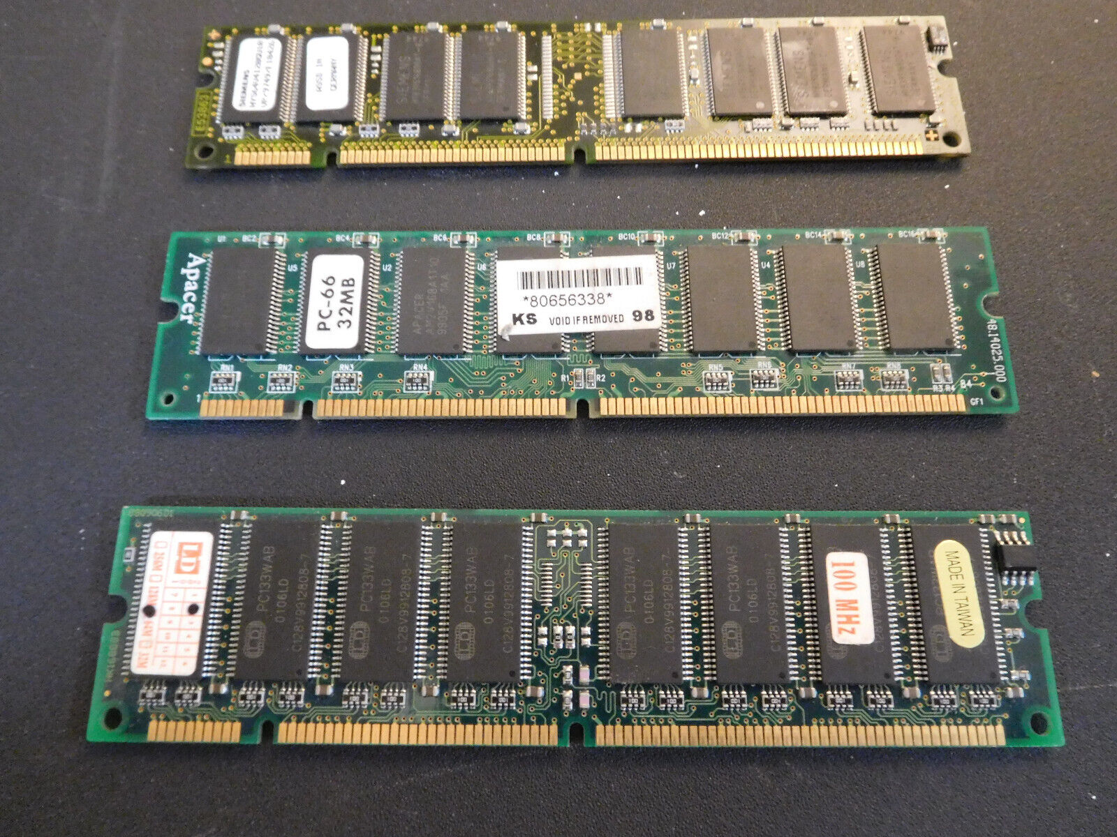 168-pin SDRAMs, 3 sticks, 1- PC100 64MB, 2- PC66 32MB. 