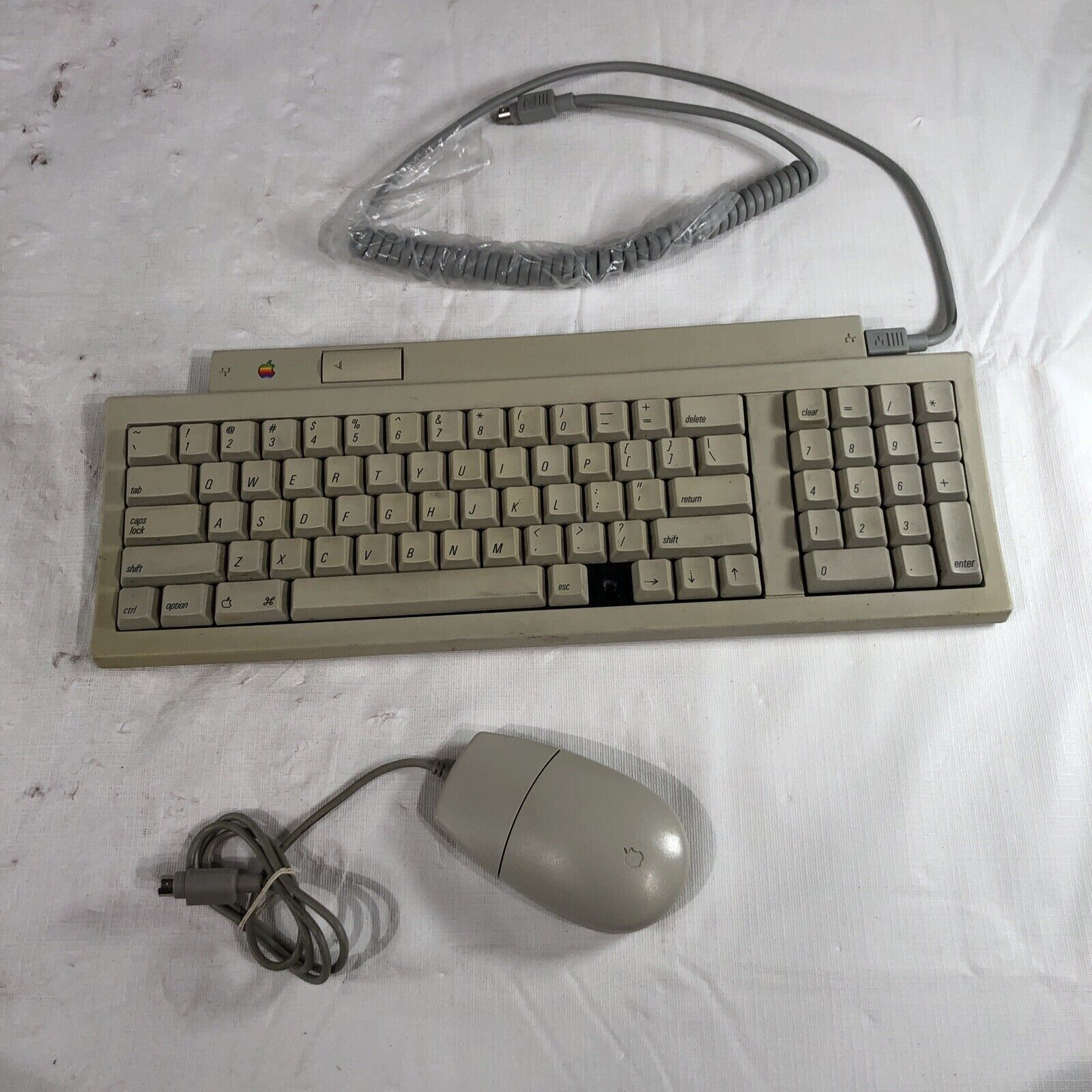 Vintage Apple Keyboard II M0487 Untested No ADB Cable W/ Mouse