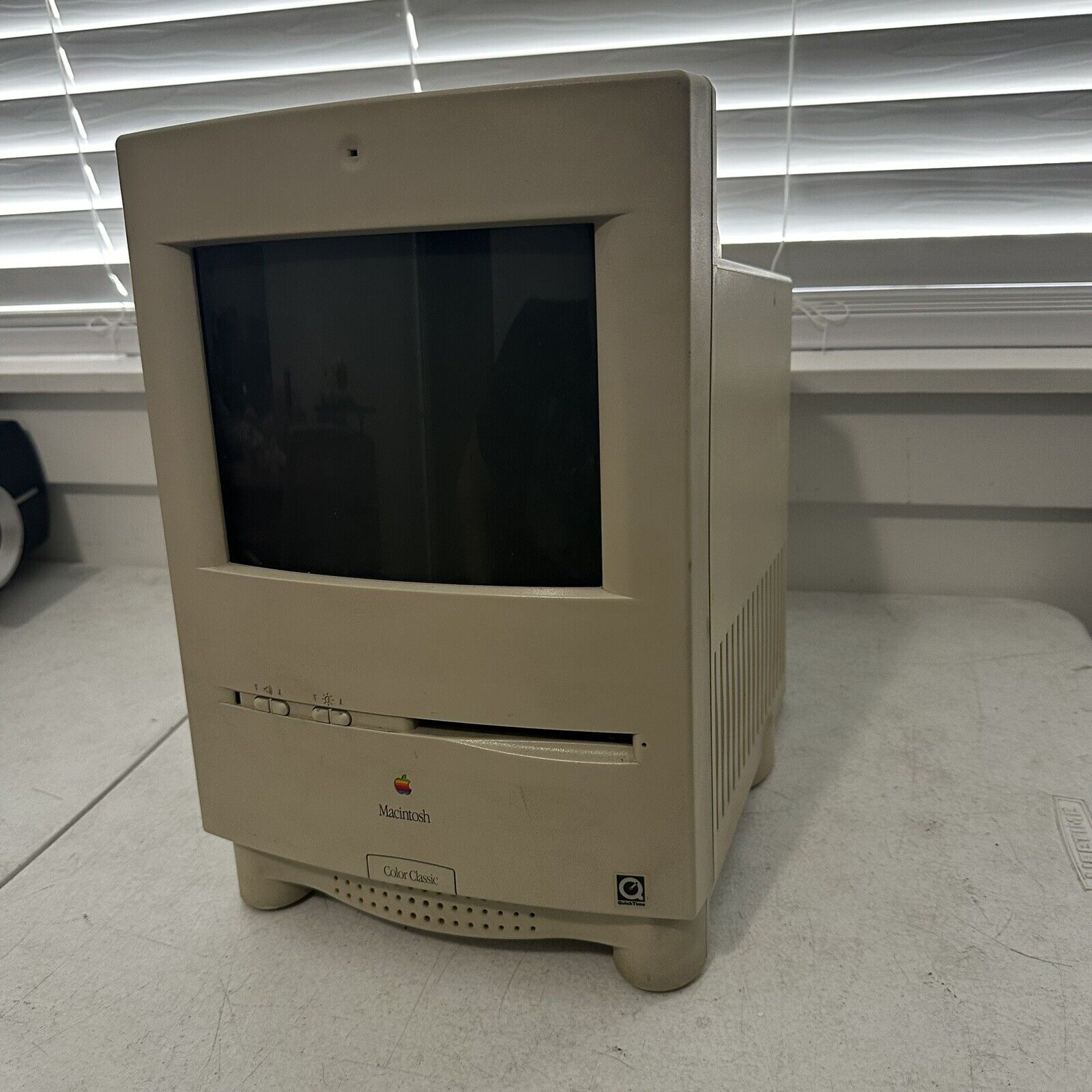 Apple Macintosh Color Classic M1600 ONLY