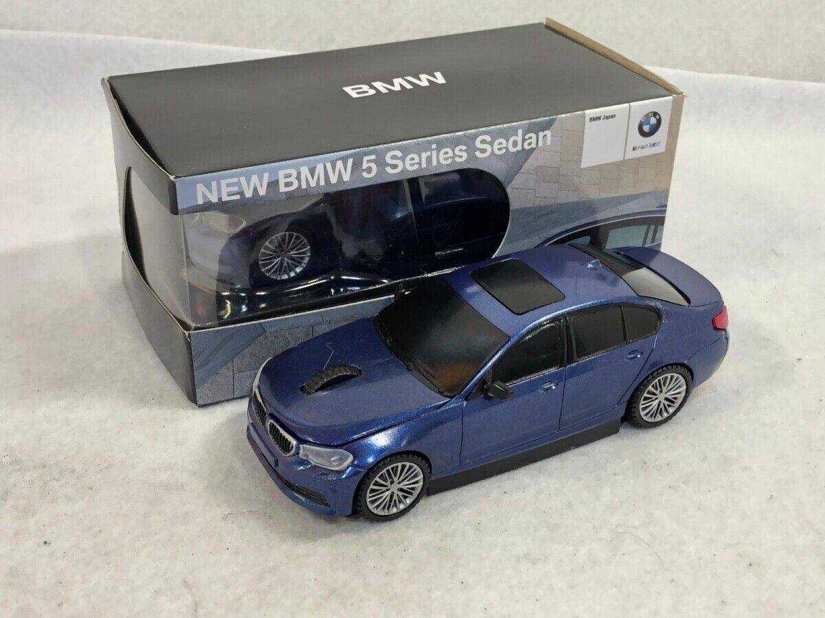 BMW New 5 Series Sedan Blue Wireless Computer Mouse Mini car model Dealer 