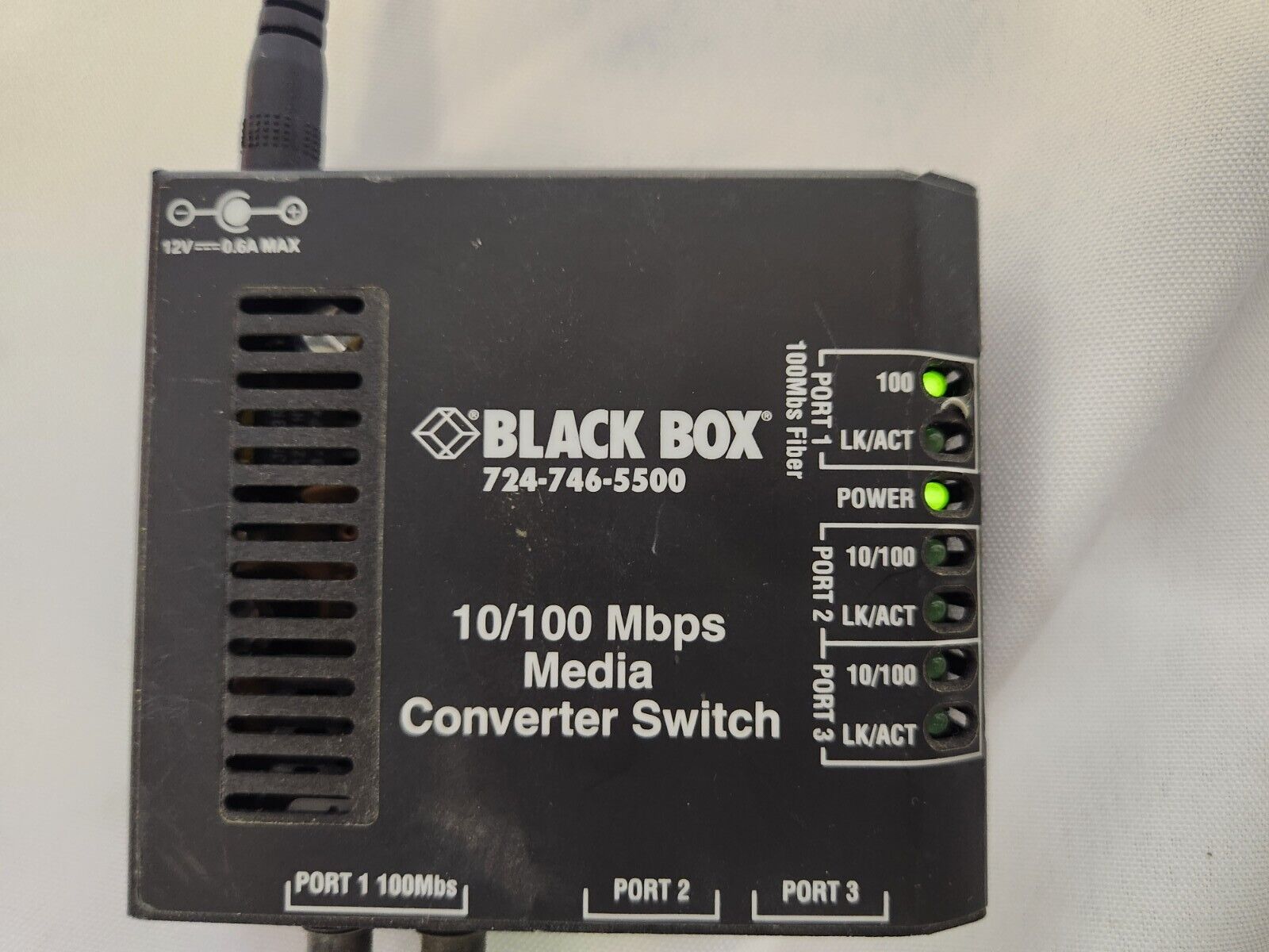 BLACK BOX 724-746-5500  10/100 MBPS MEDIA CONVERTER SWITCH