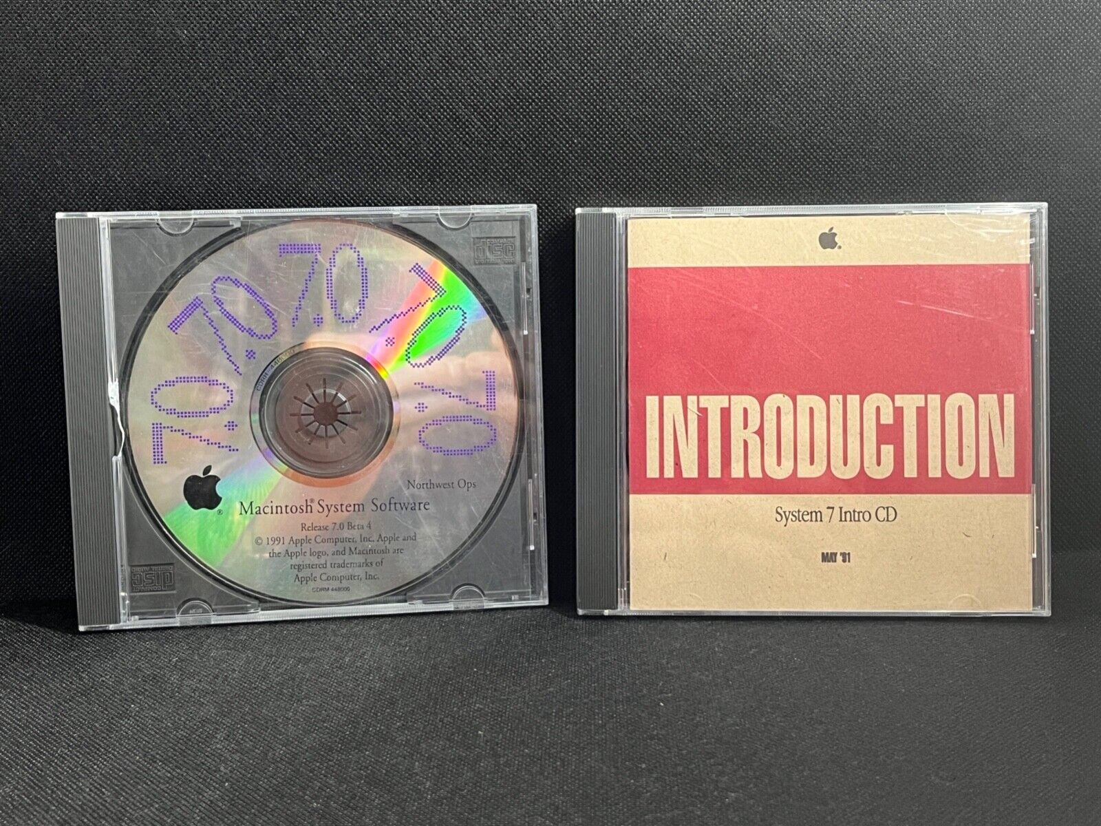 RARE, Vintage 1991 Macintosh System 7.0  Beta 4, AND System 7 Intro CD, collect
