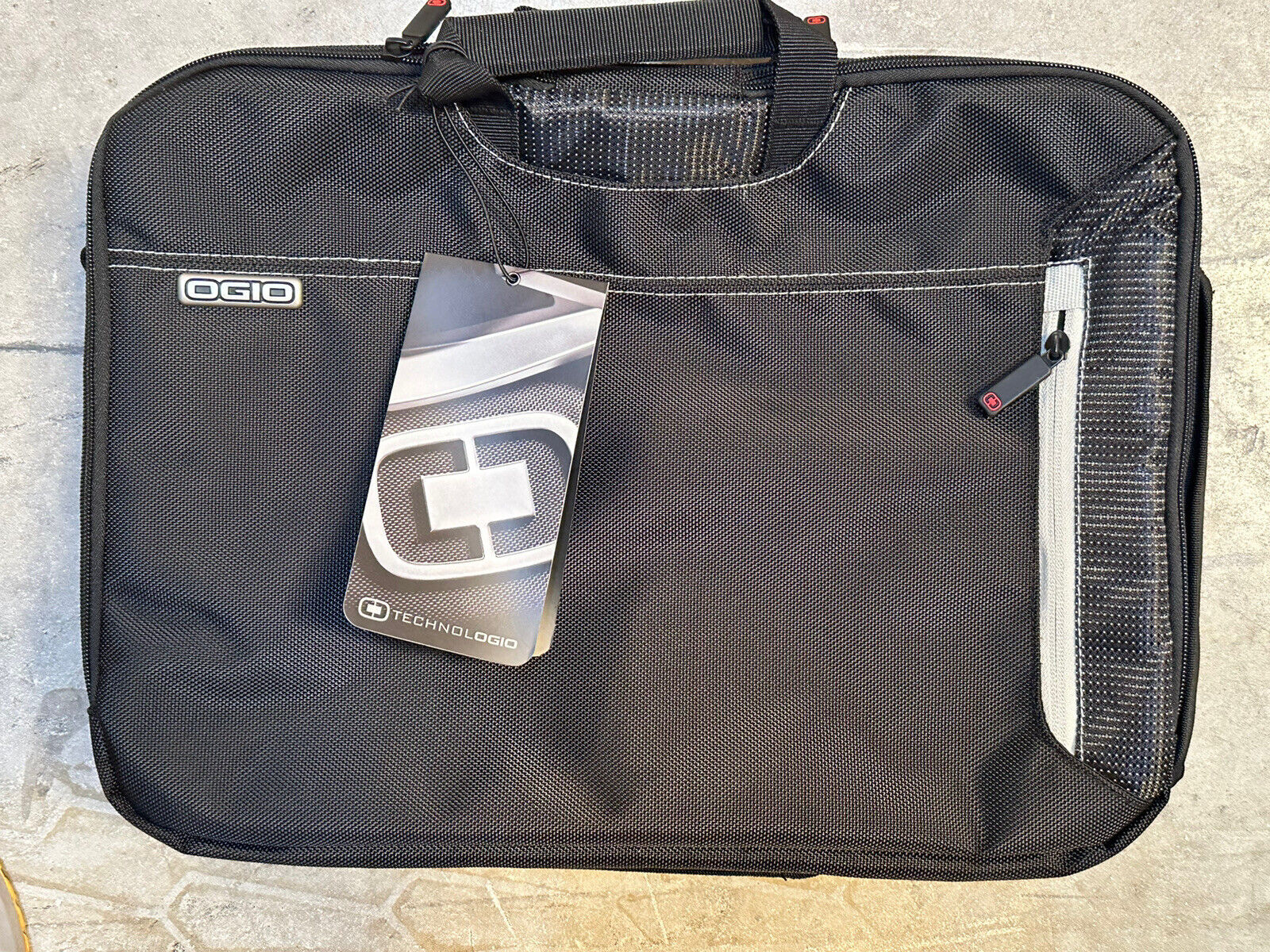 OGIO Technologio Black Laptop Organizer Messenger Shoulder Bag (new old stock)