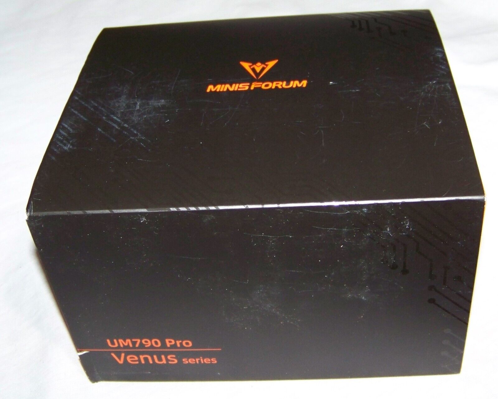 MINISFORUM Venus UM790 Pro Mini PC AMD Ryzen 9 7940HS Radeon 780M Barebone USB4