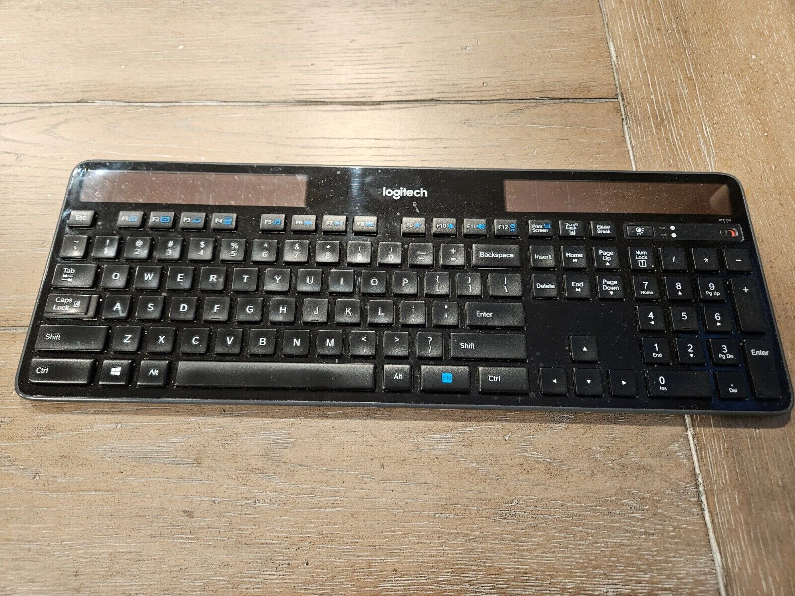 Logitech K750 Wireless Solar Keyboard -with Dongle - Black Free S/H