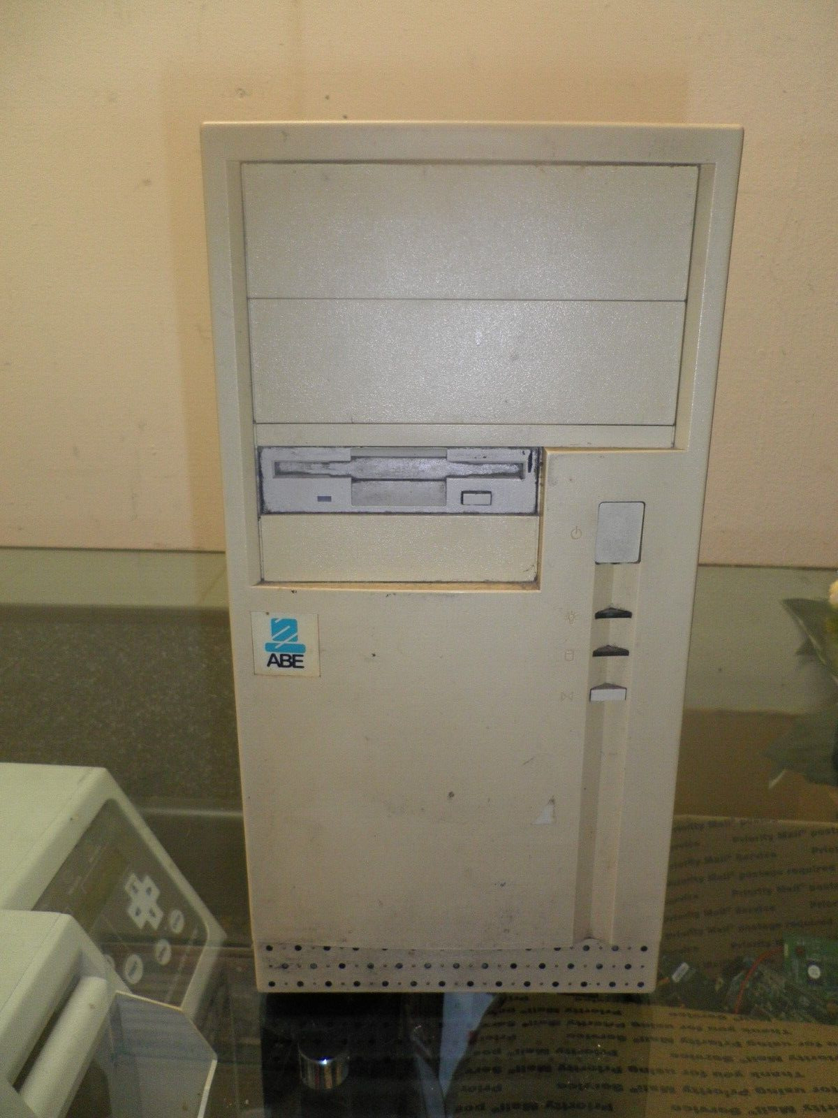 Vintage desktop computer PC ABE celeron 333ghz 32MB RAM 20GB HDD Windows 98 SE