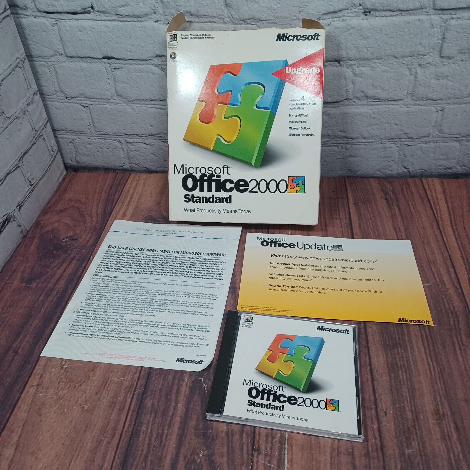 Microsoft Office 2000 Standard for Windows 95/98 CD-ROM + Big Box & Inserts