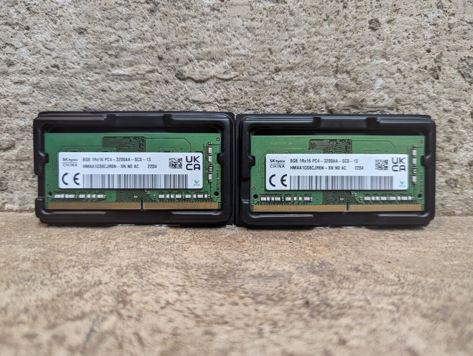 SK Hynix 16GB Kit (2x8GB) 1Rx16 PC4-3200AA DDR4 SODIMM (HMAA1GS6CJR6N-XN)