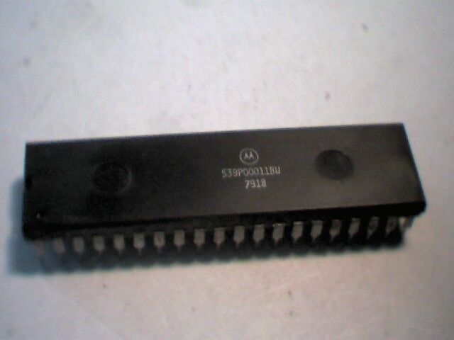 Rare computer chip Motorola 539P00011BU 1979 vintage old 40-pin