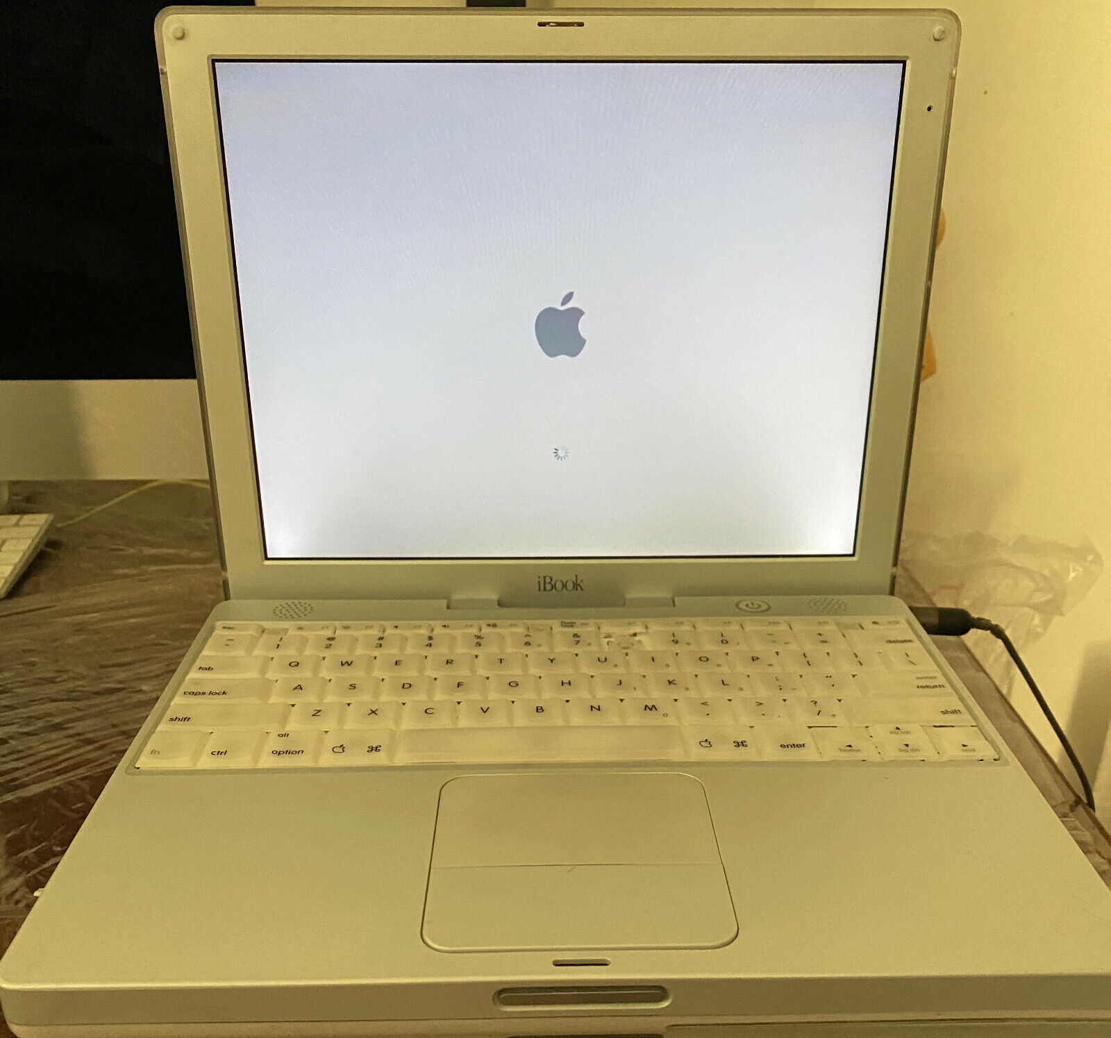 Apple iBook A1005 12.1\