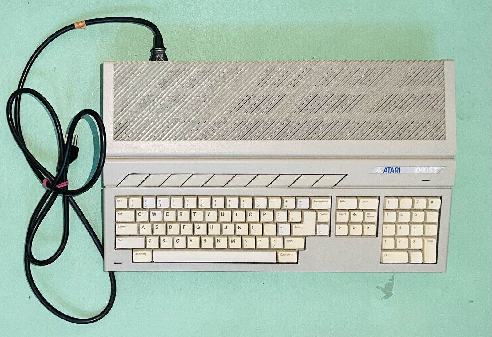 Vintage Atari 1040STf Computer with Mouse and Box, Minimal Testing, Pls Read 