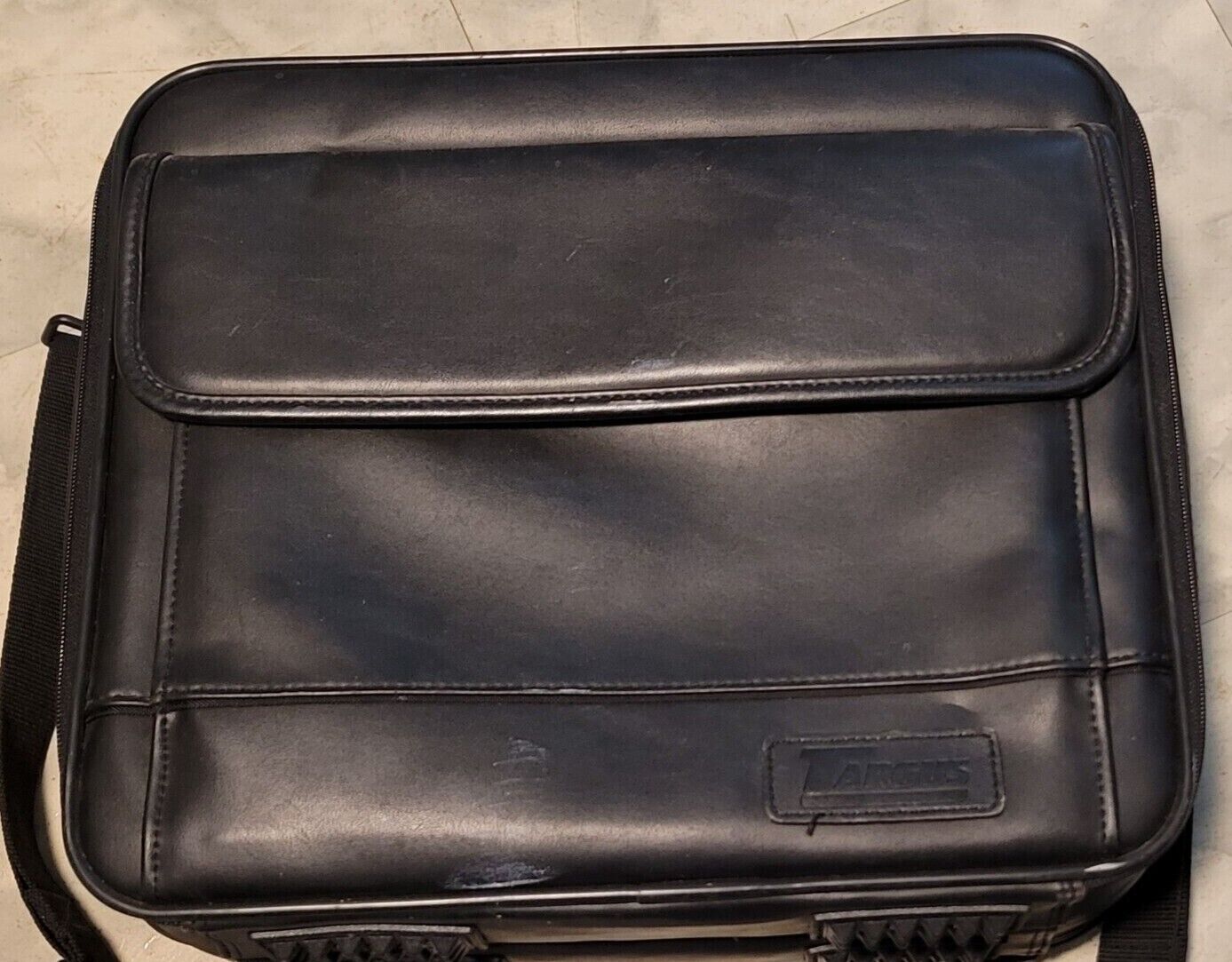 Targus Laptop Bag , Vintage Bag with great leather, strong has some wear styling