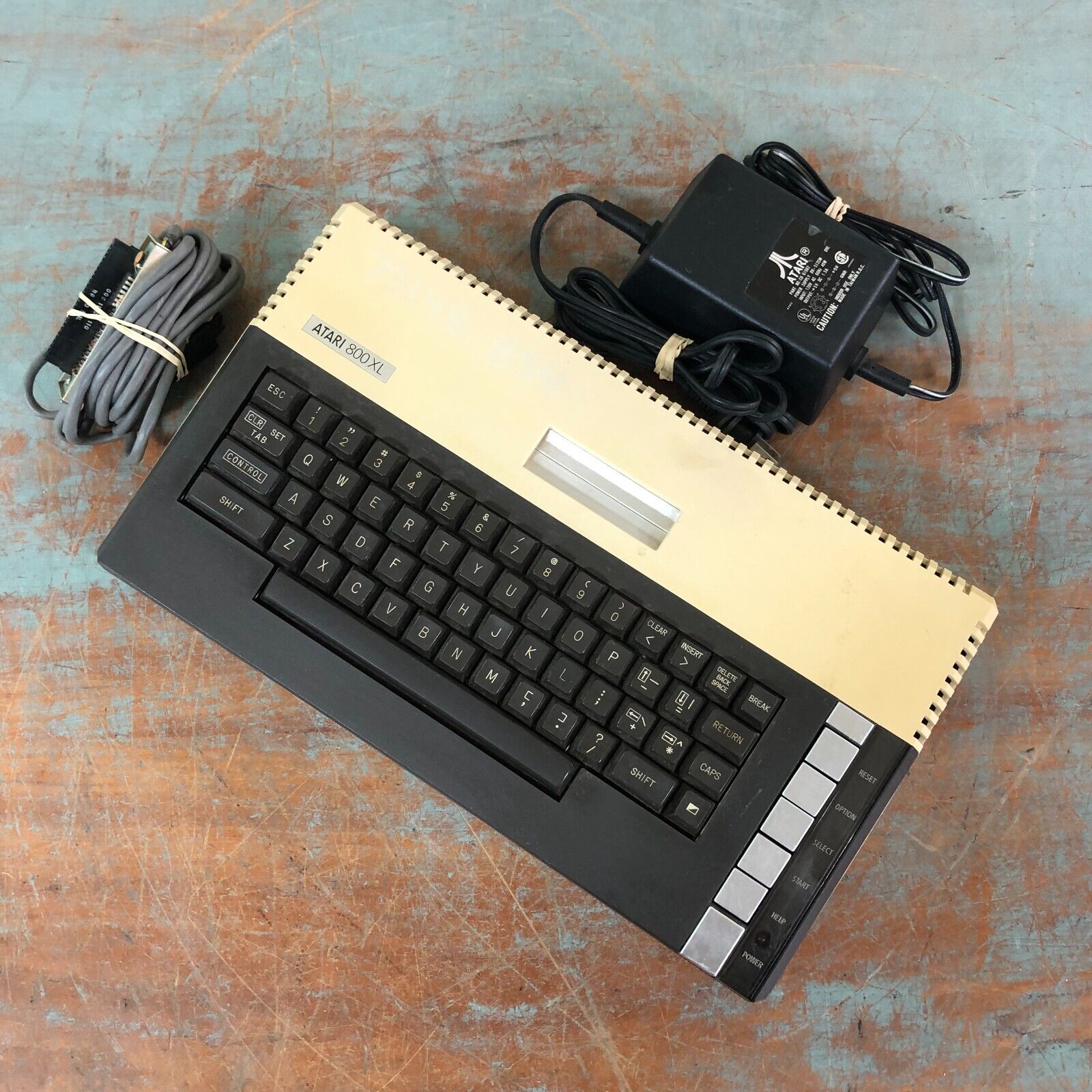 Atari 800XL Computer with Power Supply - WORKS